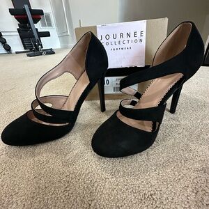 Journee Collection Zeera Black Strappy Heels